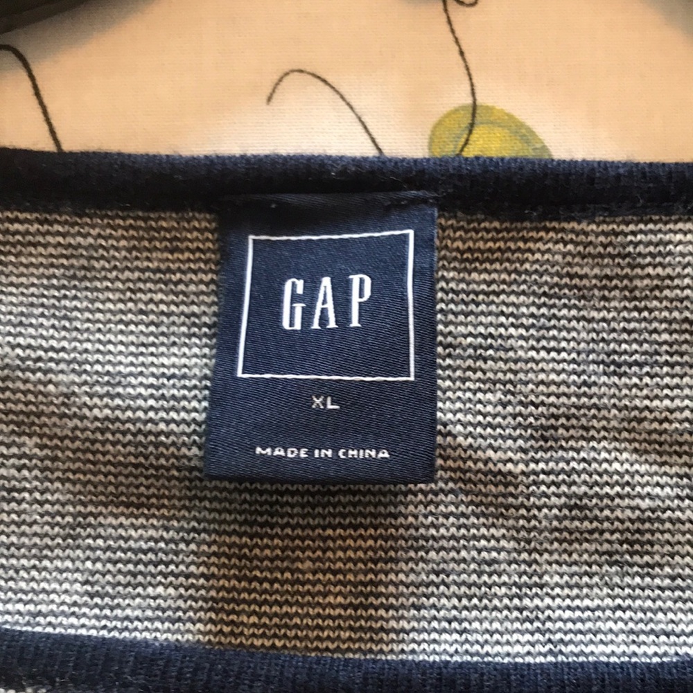 GAP- sweater - Picture 2 of 2